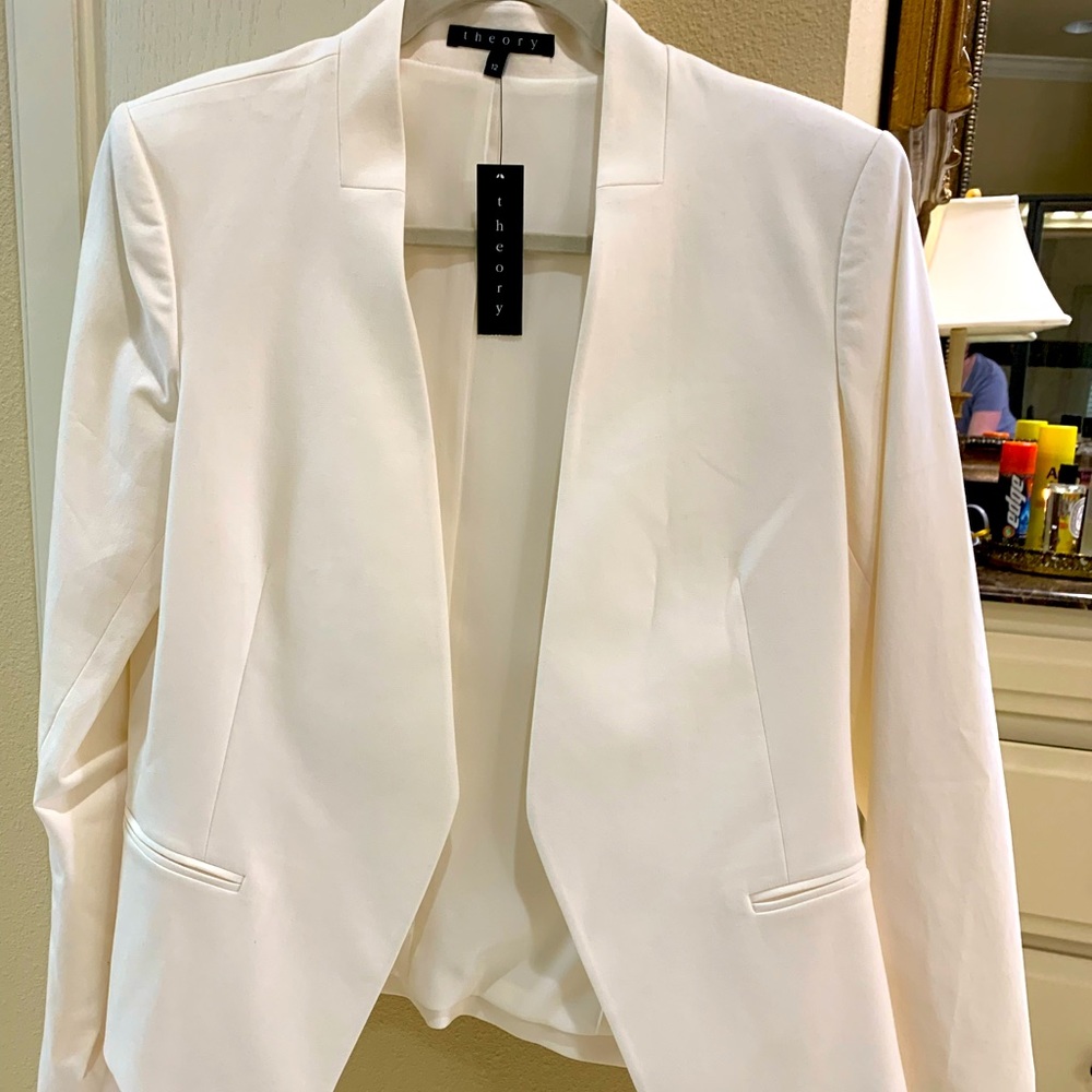 Ladies Theory Short blazer.  NWT